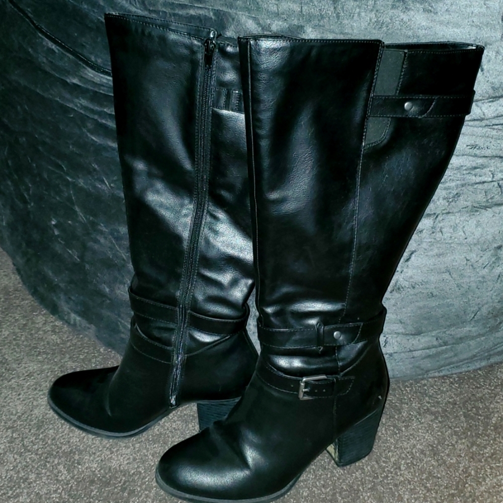 Womans Size 9 natural soul heeled boots